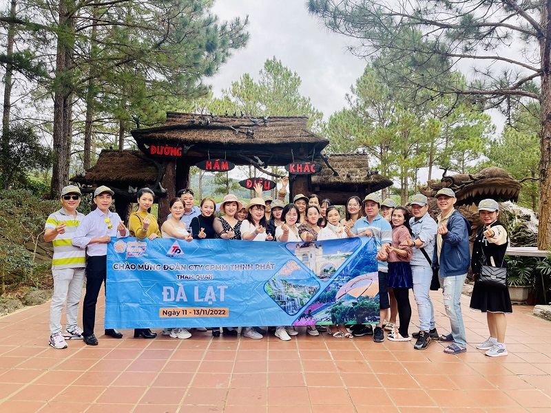 Đoàn CTY CPMM THỊNH PHÁT trong chuyến tham quan tại Đà Lạt “ thành phố ngàn hoa”.